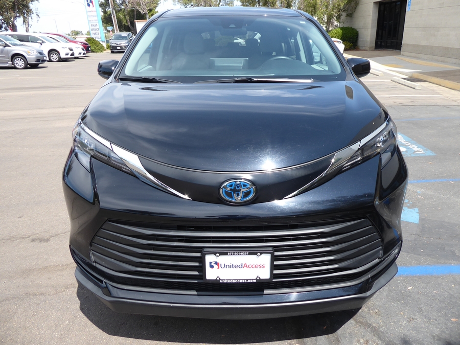 Used 2024 Toyota Sienna Hybrid LE Base - BraunAbility Side Entry Fold Out Automatic Ramp