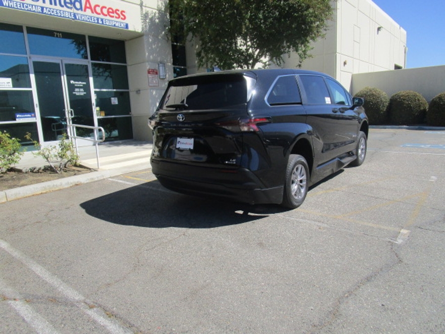 Used 2024 Toyota Sienna Hybrid LE Base - BraunAbility Side Entry Fold Out Automatic Ramp