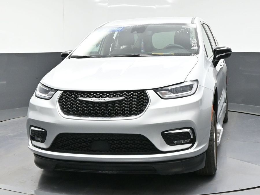 Silver Chrysler Pacifica image number 21