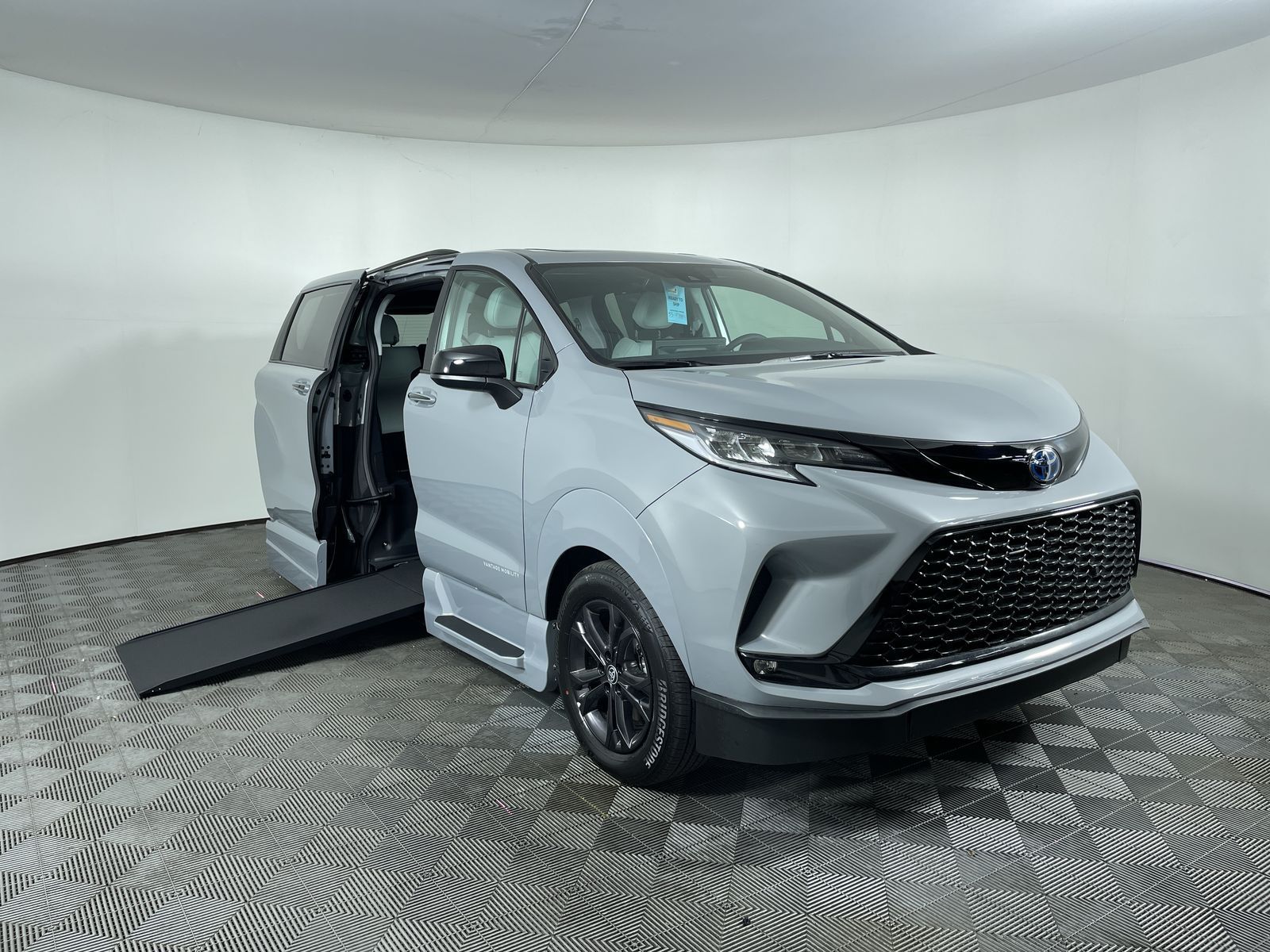 2025 Toyota Sienna AWD XSE Plus