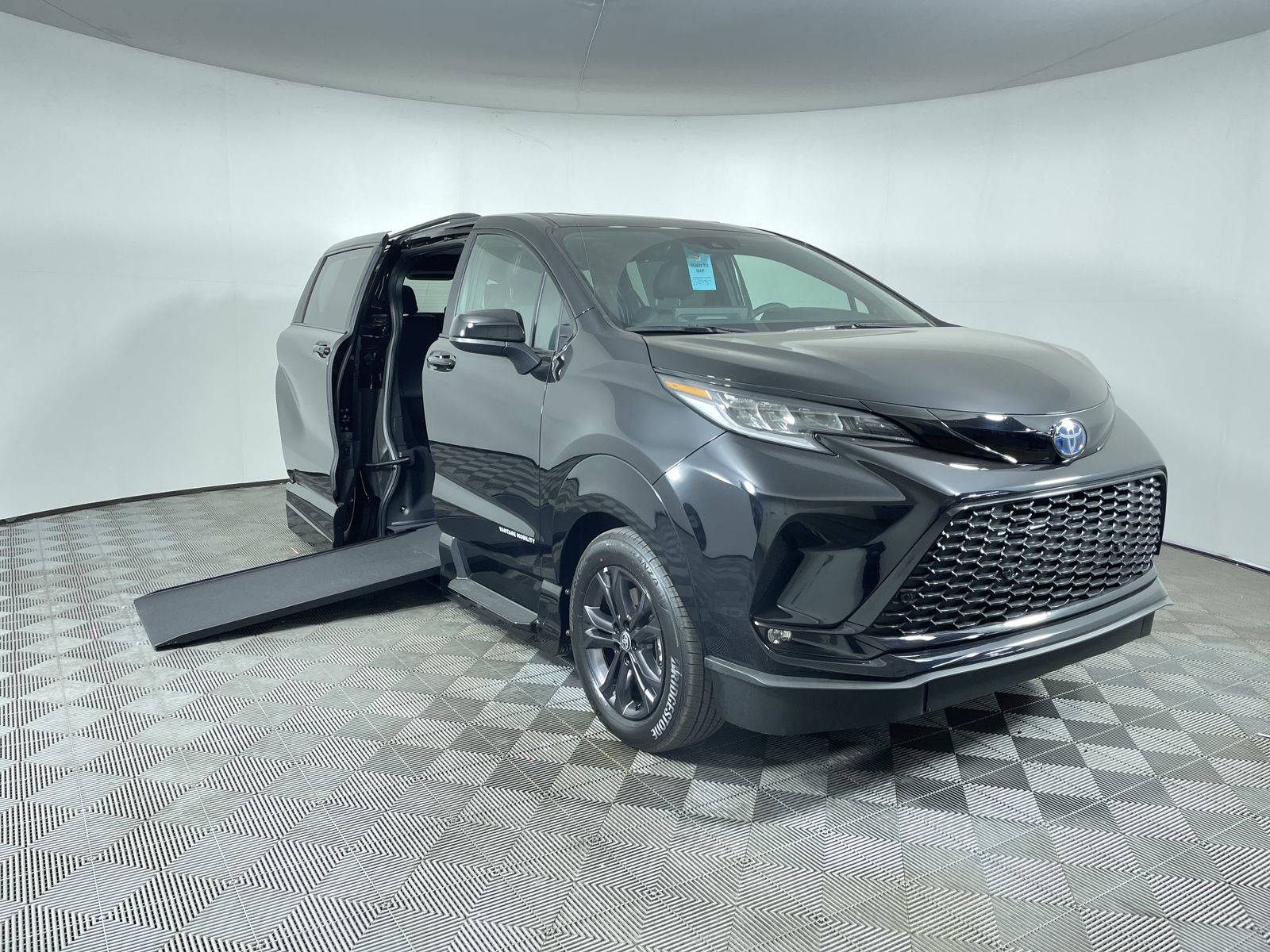 2025 Toyota Sienna AWD XSE Plus