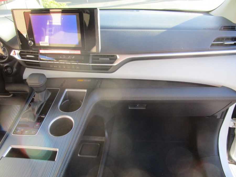 New 2026 Toyota Sienna Hybrid LE - Vantage Mobility Commercial Rear Entry Entry Fold Out Manual Ramp