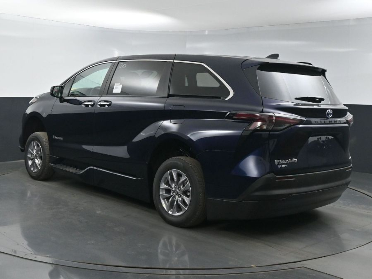 2025 TOYOTA SIENNA - Image 5