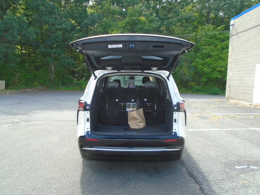 White Toyota Sienna image number 1