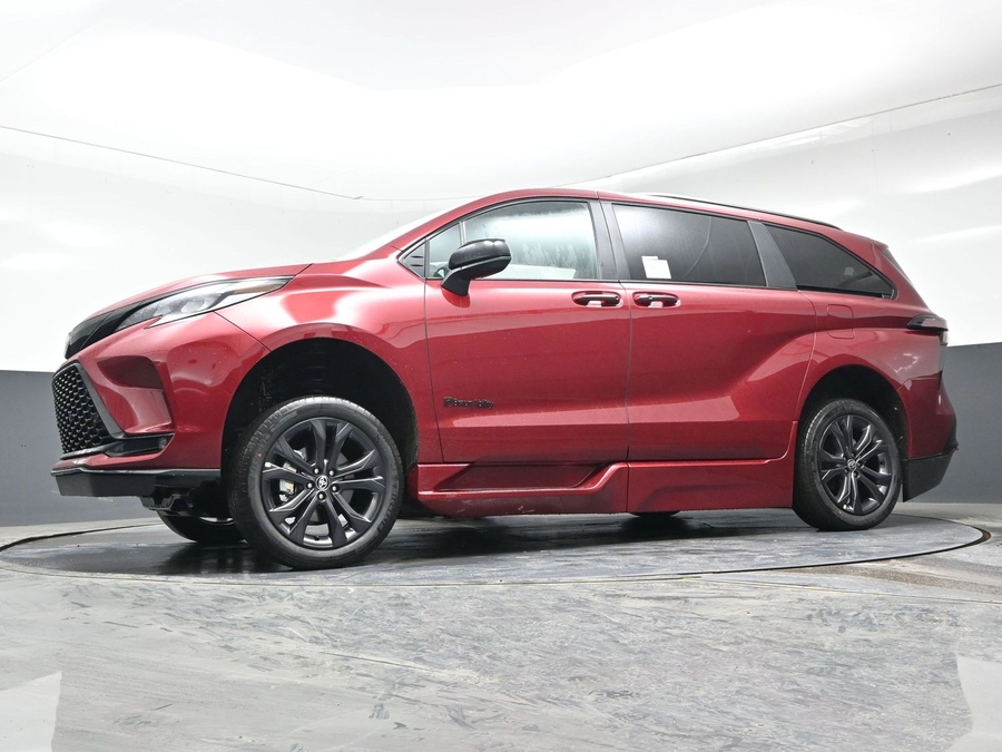 New 2026 Toyota Sienna Hybrid XSE Sport - BraunAbility Side Entry Entry Fold Out Automatic Ramp