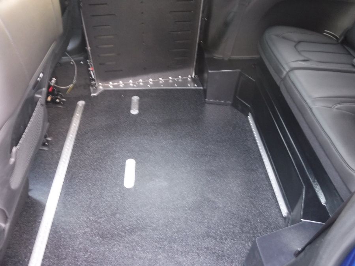 Blue Chrysler Pacifica image number 18