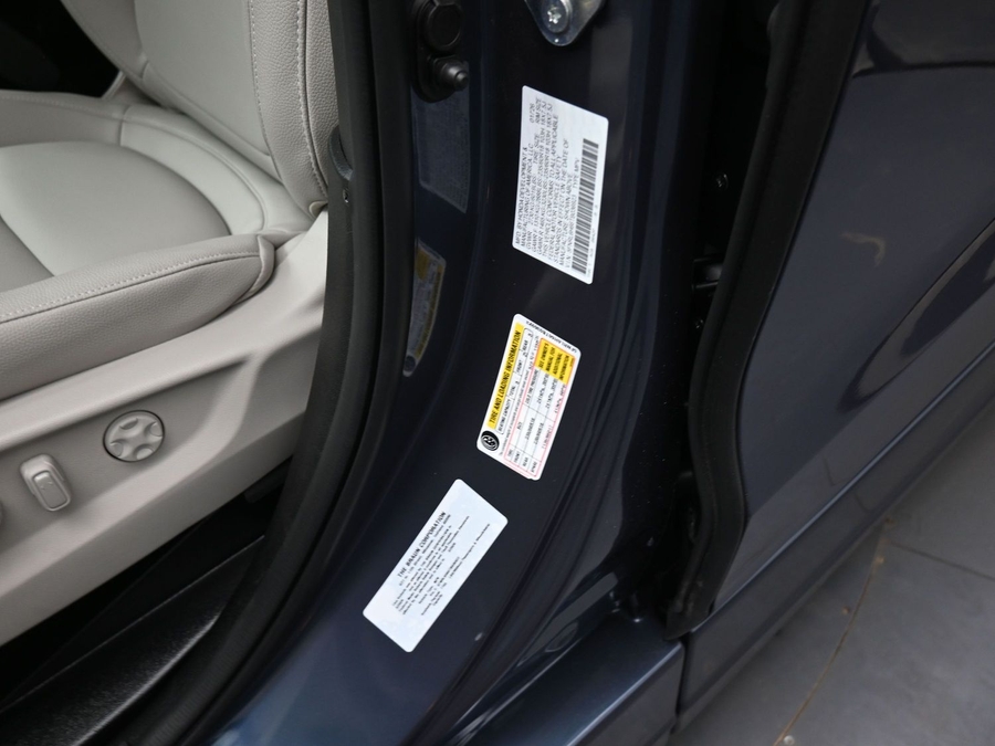 Blue Honda Odyssey image number 10