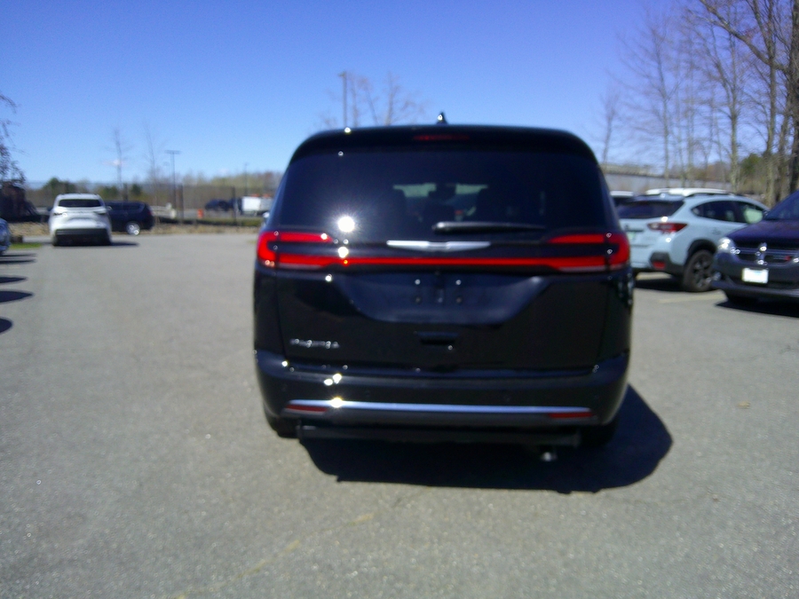 Black Chrysler Pacifica image number 8
