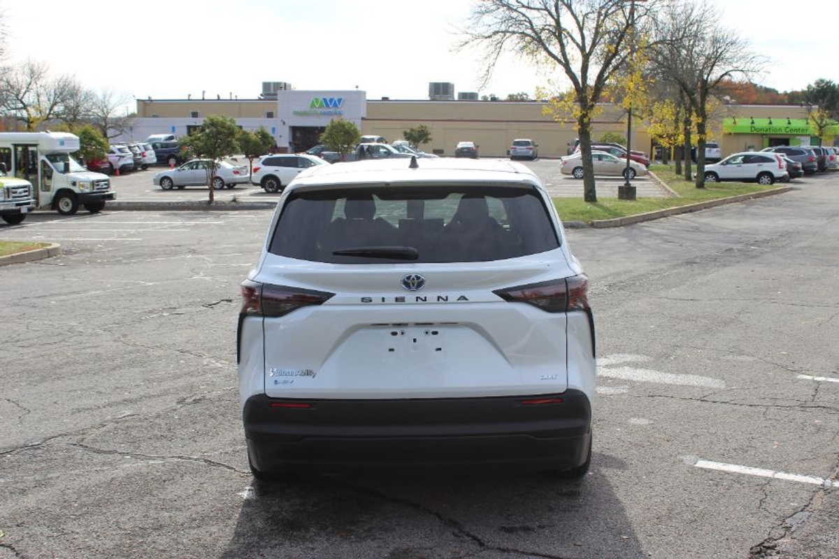 2025 TOYOTA SIENNA - Image 7
