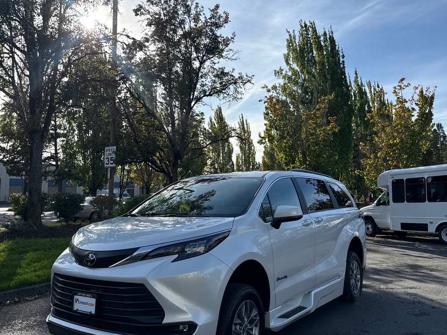 Used 2026 Toyota Sienna Hybrid XLE Add - BraunAbility Side Entry Fold Out Automatic Ramp