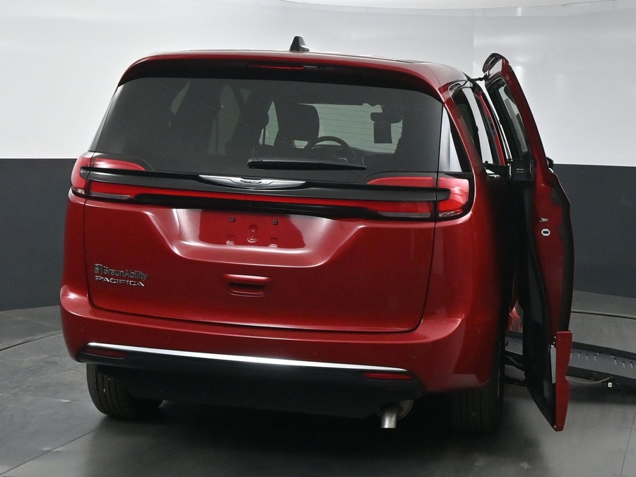 New 2025 Chrysler Pacifica Select Plus - BraunAbility Side Entry Entry Fold Out Automatic Ramp