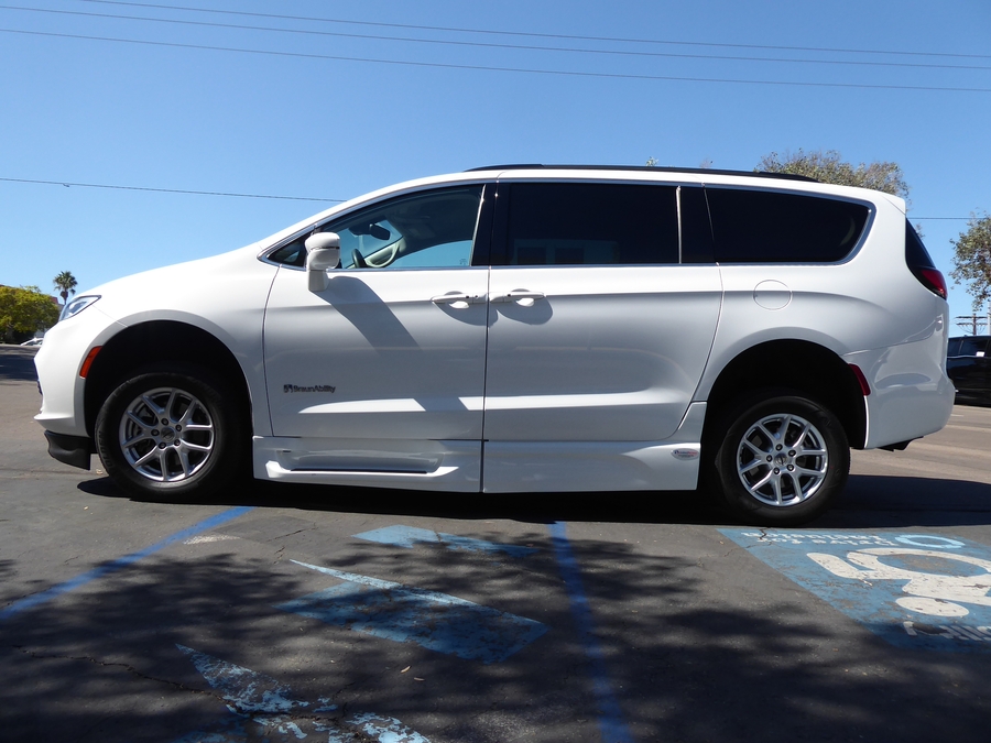Used 2022 Chrysler Pacifica Touring L - BraunAbility Side Entry Fold Out Automatic Ramp
