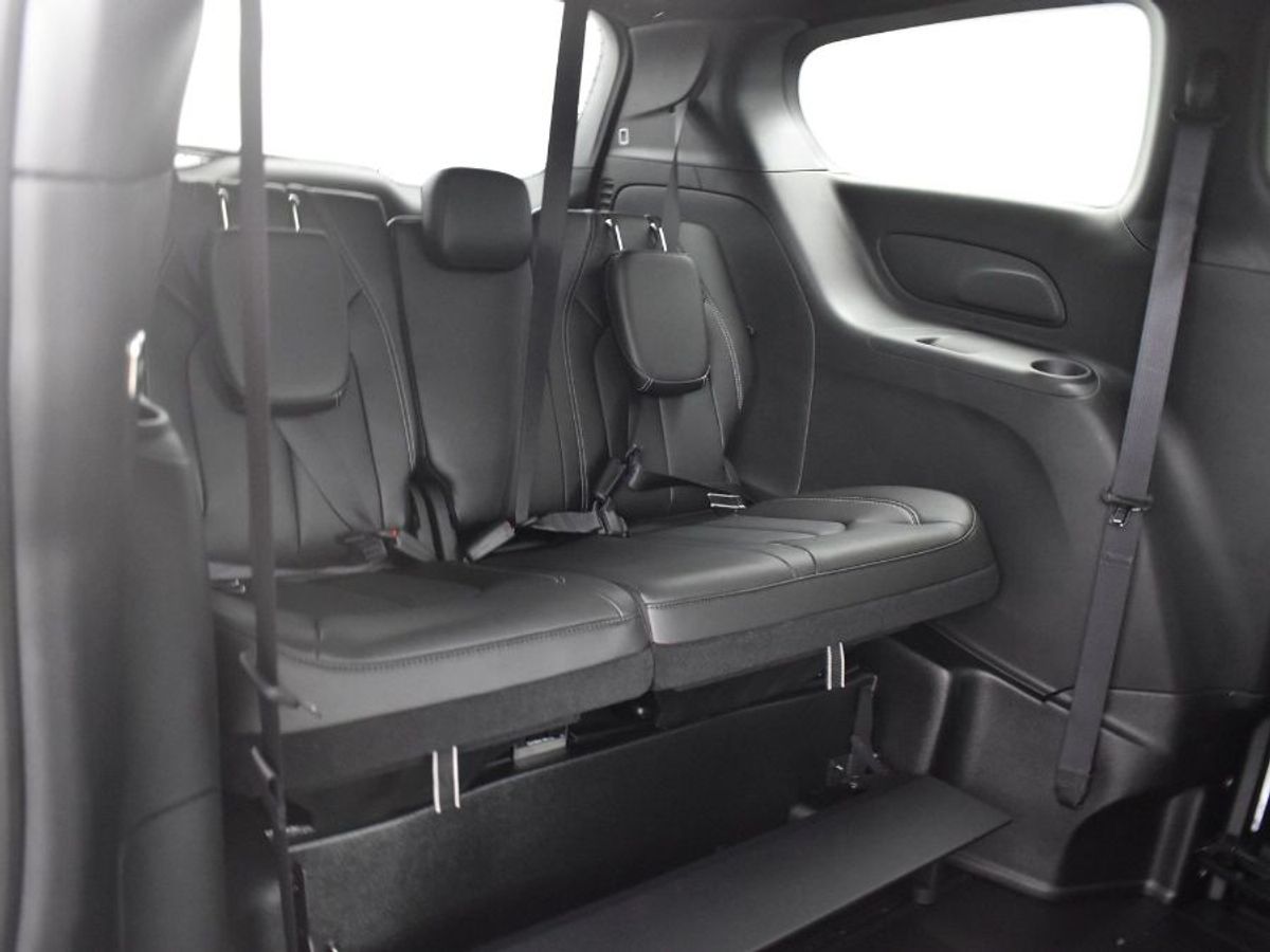 White Chrysler Pacifica image number 9