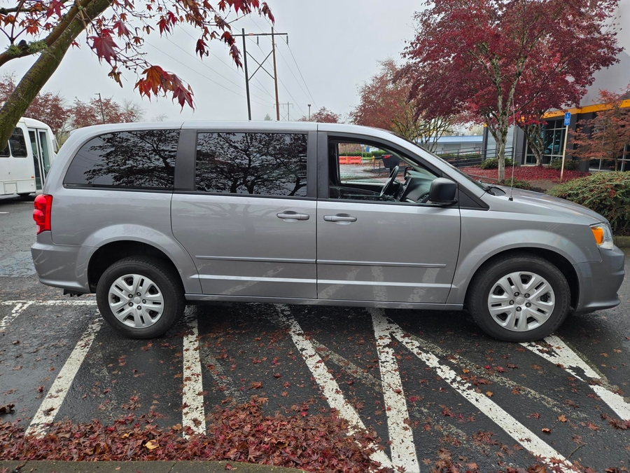 Used 2017 Dodge Grand Caravan SE - International Mobility Rear Entry Entry Fold Out Manual Ramp