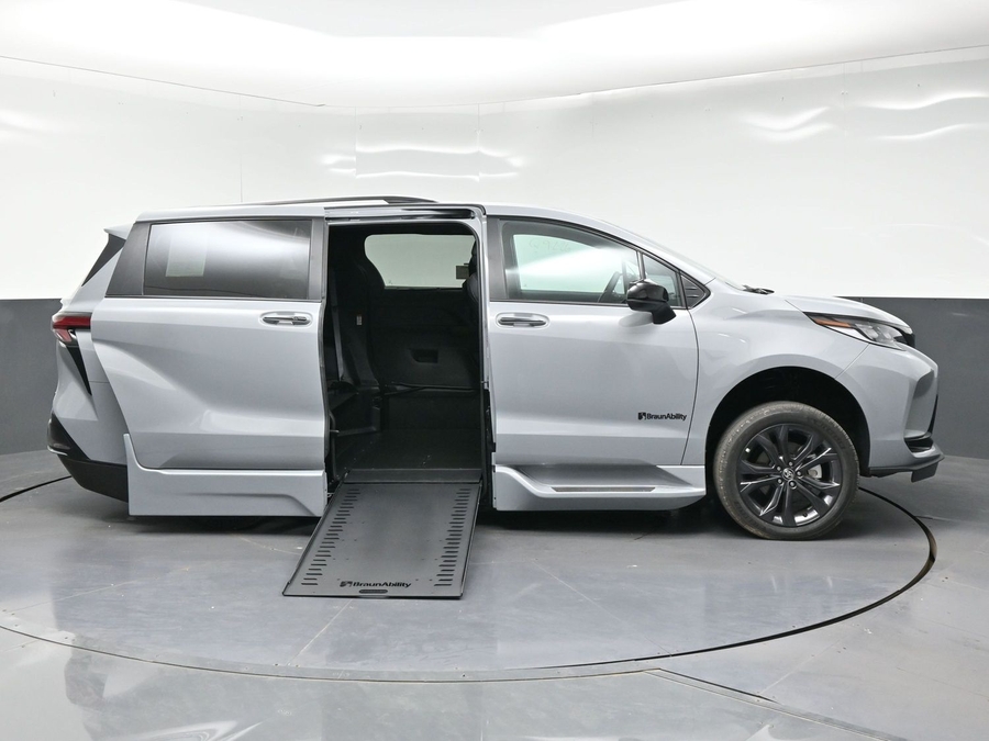 New 2026 Toyota Sienna Hybrid XSE Sport - BraunAbility Side Entry In Floor Automatic Ramp