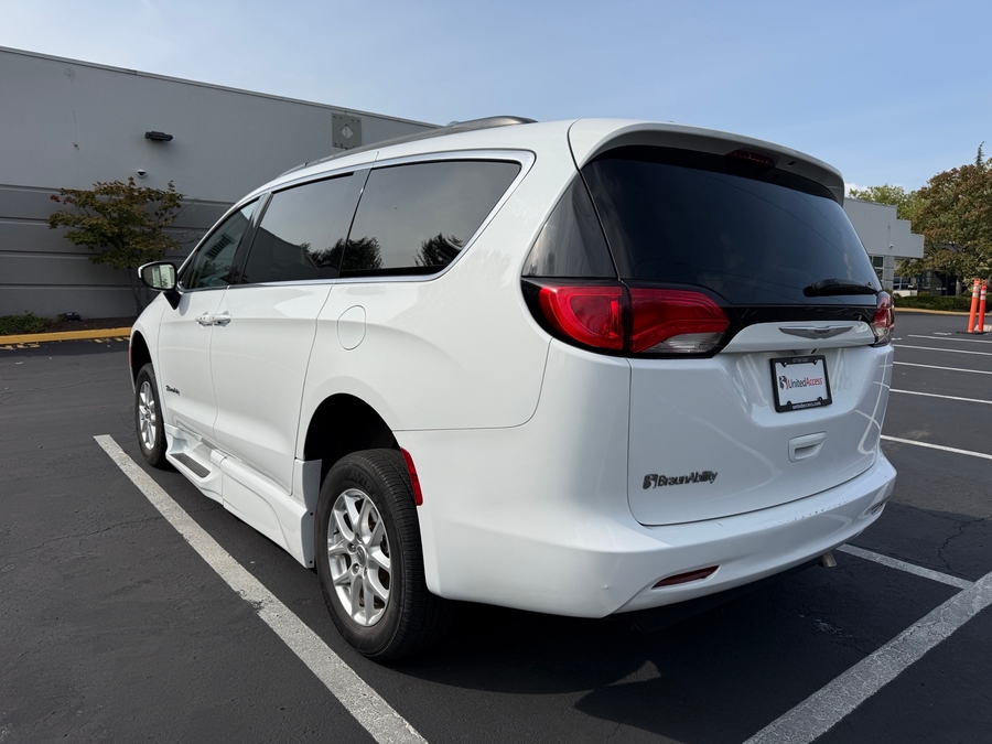 Used 2021 Chrysler Voyager LXi - BraunAbility Side Entry Fold Out Automatic Ramp