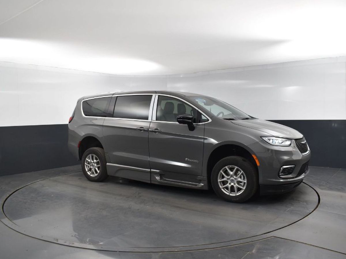2025 CHRYSLER PACIFICA - Image 18