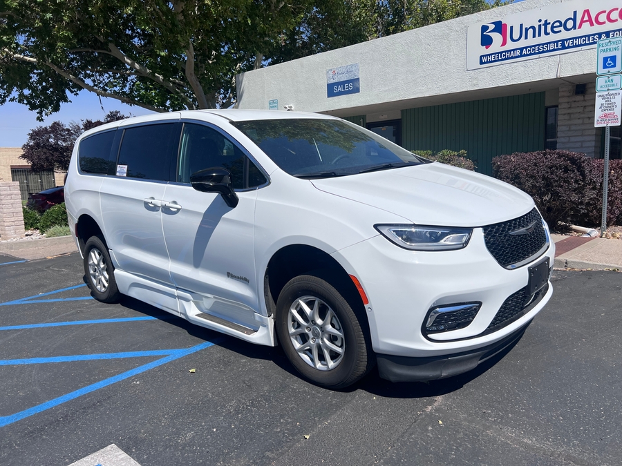 Used 2025 Chrysler Pacifica Select Safety - BraunAbility Side Entry Fold Out Automatic Ramp