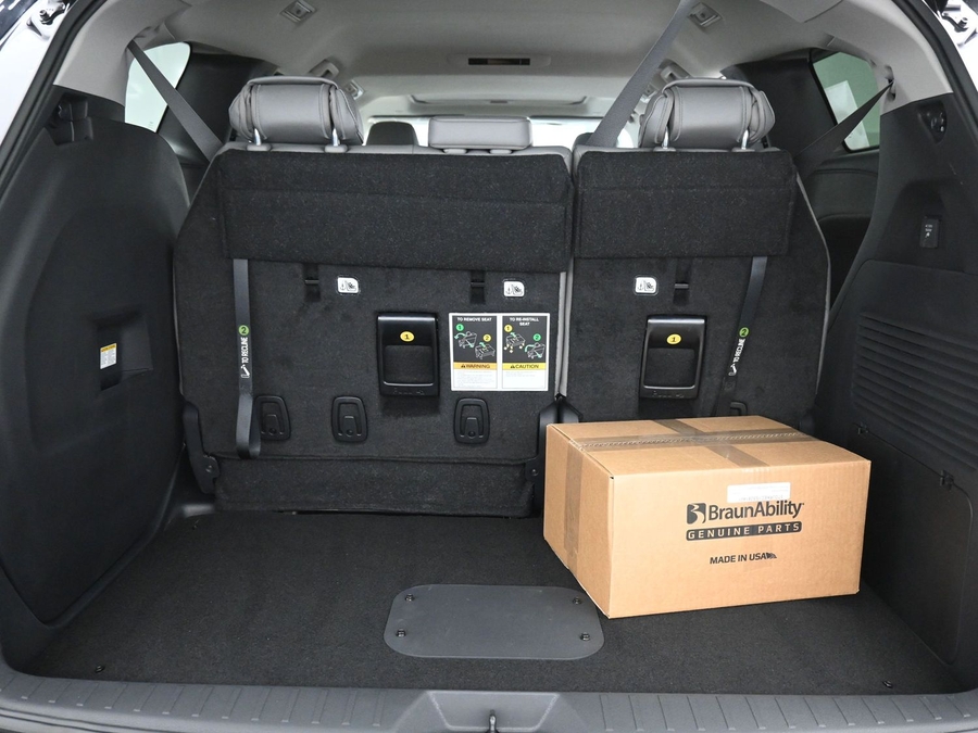 Black Toyota Sienna image number 13