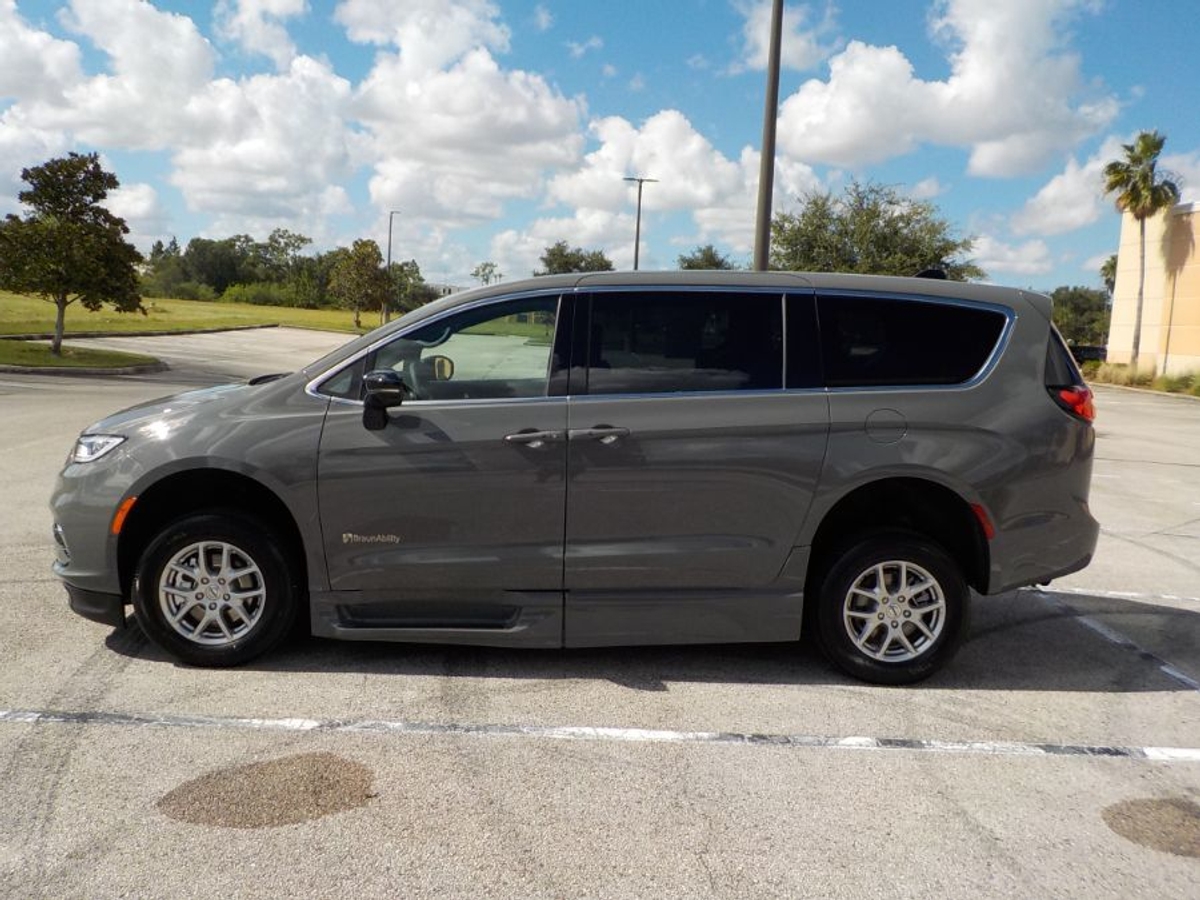 2025 CHRYSLER PACIFICA - Image 29