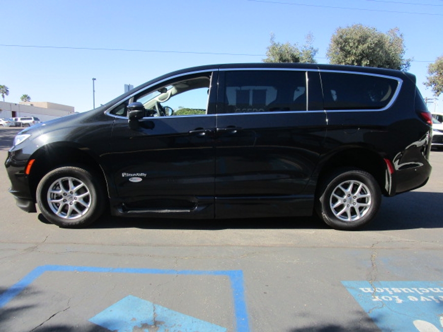 Used 2023 Chrysler Pacifica Touring L - BraunAbility Side Entry Entry In Floor Automatic Ramp
