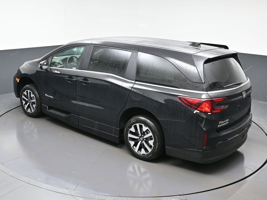 Black Honda Odyssey image number 21