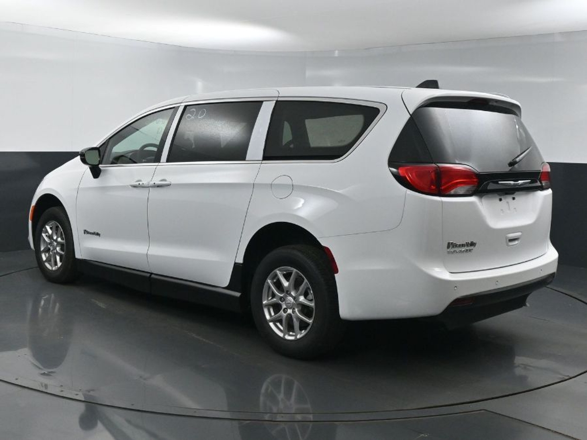 2025 CHRYSLER VOYAGER - Image 6