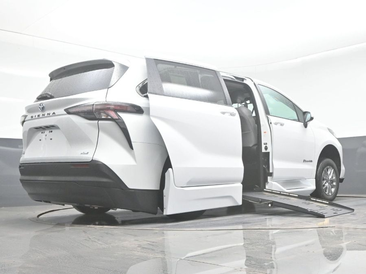 2025 TOYOTA SIENNA - Image 21