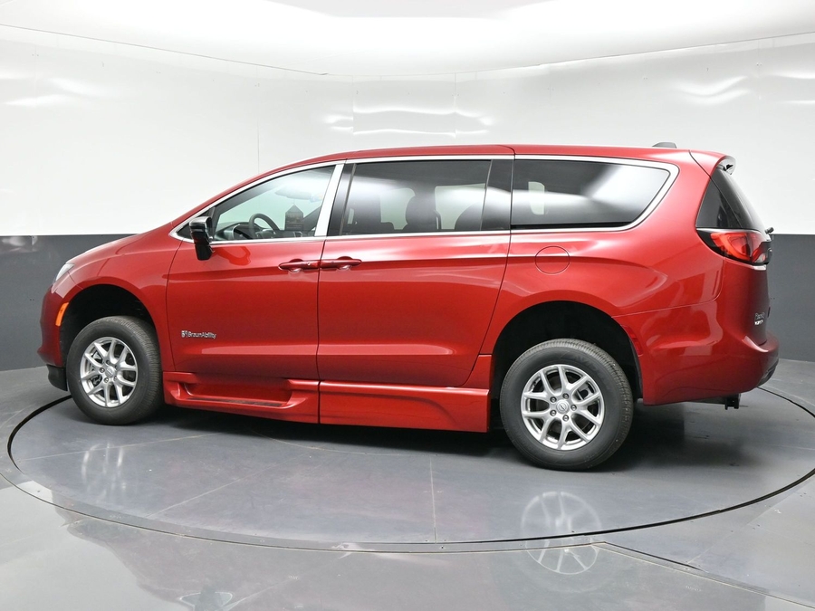 New 2026 Chrysler Voyager LX - BraunAbility Side Entry Fold Out Automatic Ramp
