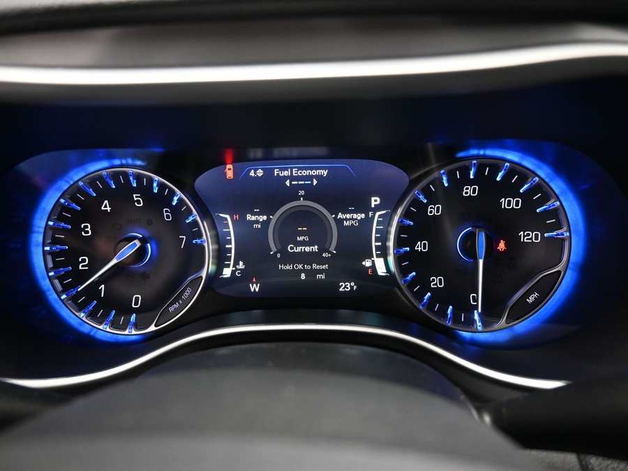 Black Chrysler Pacifica image number 13