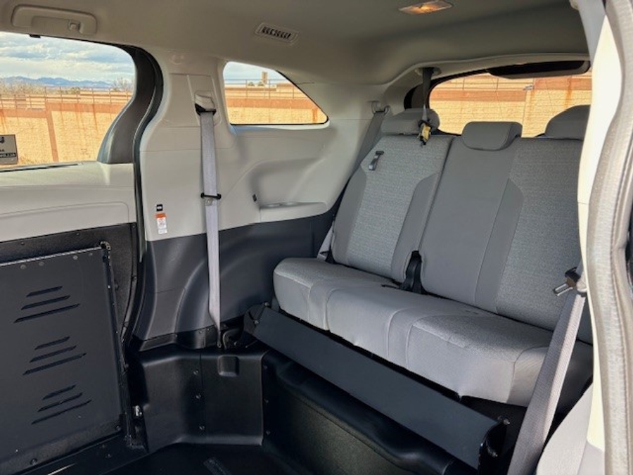 Used 2024 Toyota Sienna Hybrid LE - BraunAbility Side Entry Entry Fold Out Automatic Ramp