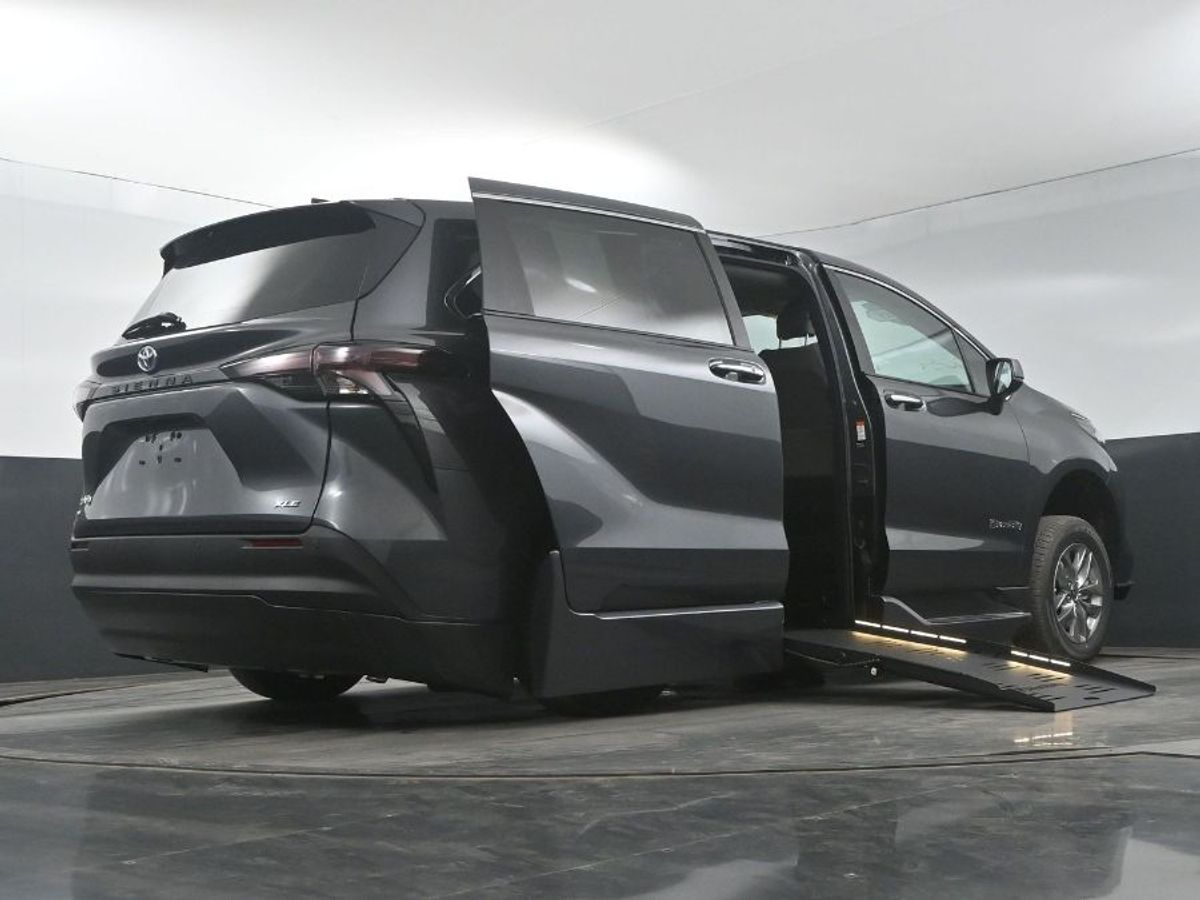 2025 TOYOTA SIENNA - Image 25