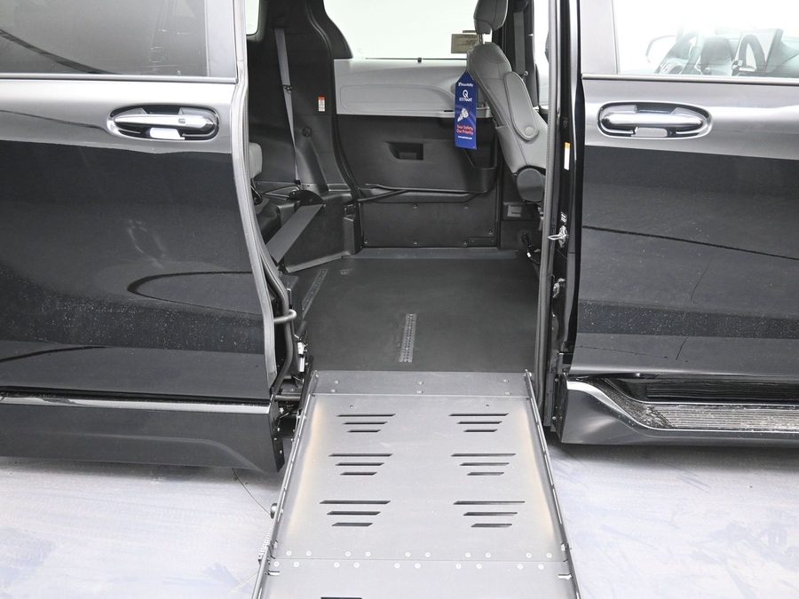 New 2025 Toyota Sienna Hybrid XLE Plus - BraunAbility Side Entry Entry Fold Out Automatic Ramp