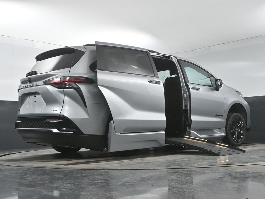 New 2025 Toyota Sienna Hybrid XSE - BraunAbility Side Entry Entry Fold Out Automatic Ramp