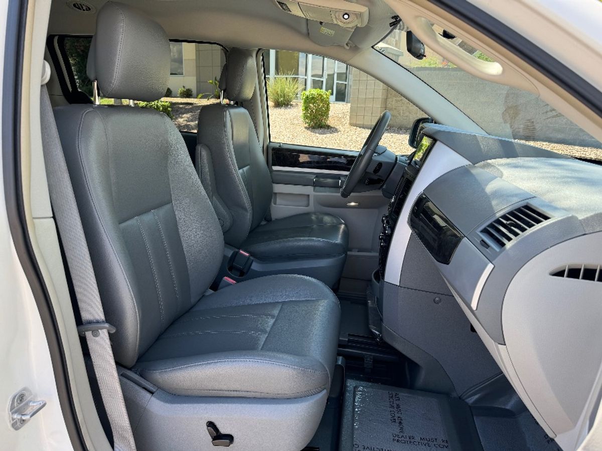 2010 DODGE GRAND CARAVAN - Image 6