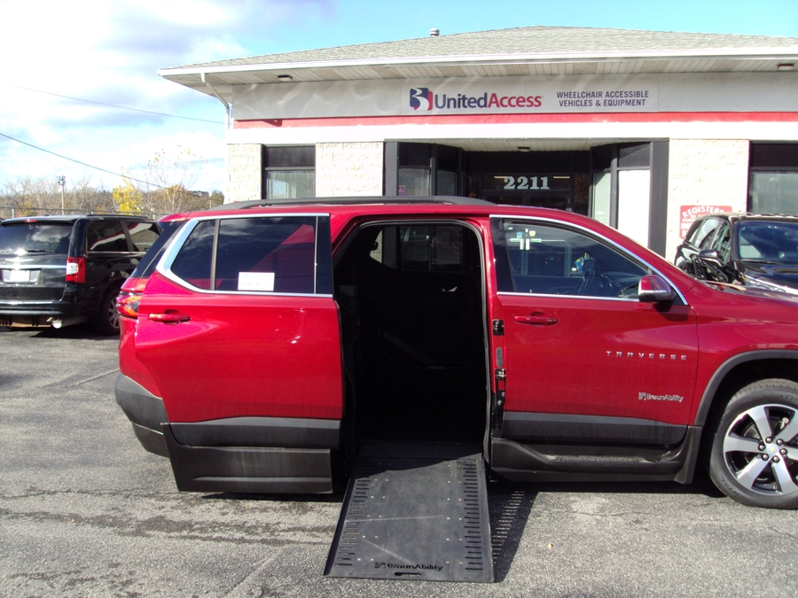 Used 2023 Chevrolet Traverse 3LT - BraunAbility Side Entry Entry In Floor Automatic Ramp