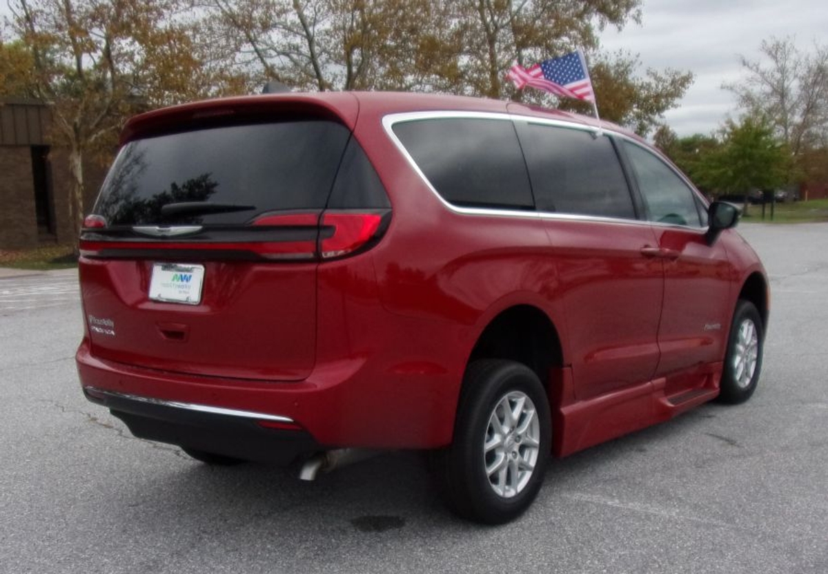 2025 CHRYSLER PACIFICA - Image 8