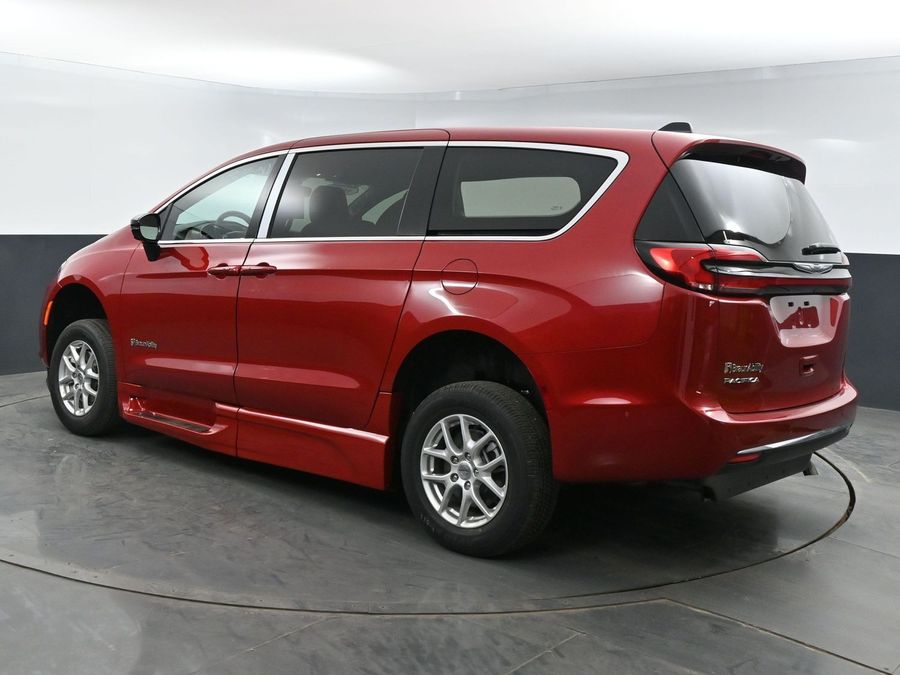 New 2025 Chrysler Pacifica Select Safety - BraunAbility Side Entry Entry Fold Out Automatic Ramp