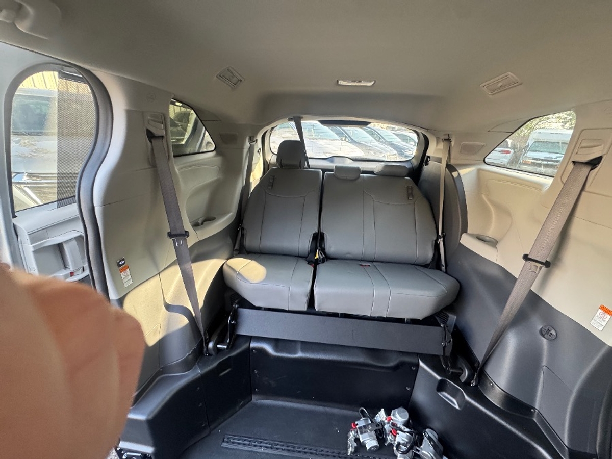 2024 TOYOTA SIENNA - Image 3