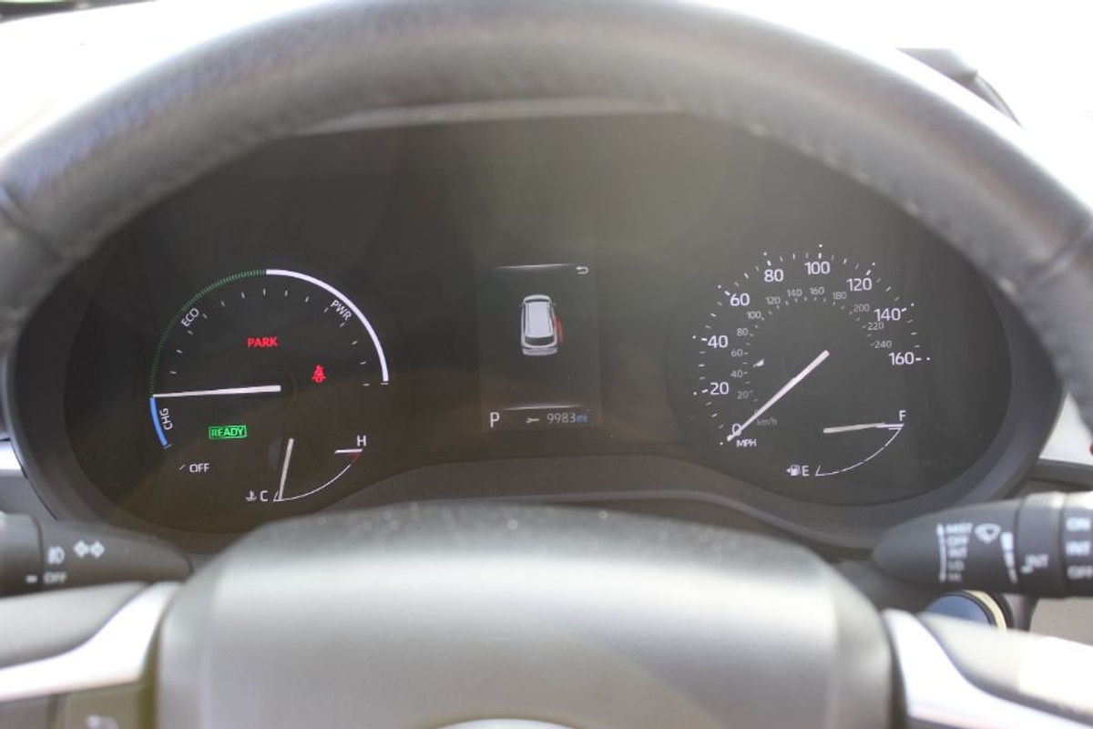 Black Toyota Sienna image number 19