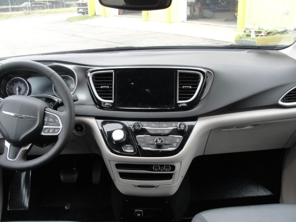 2024 CHRYSLER PACIFICA - Image 11