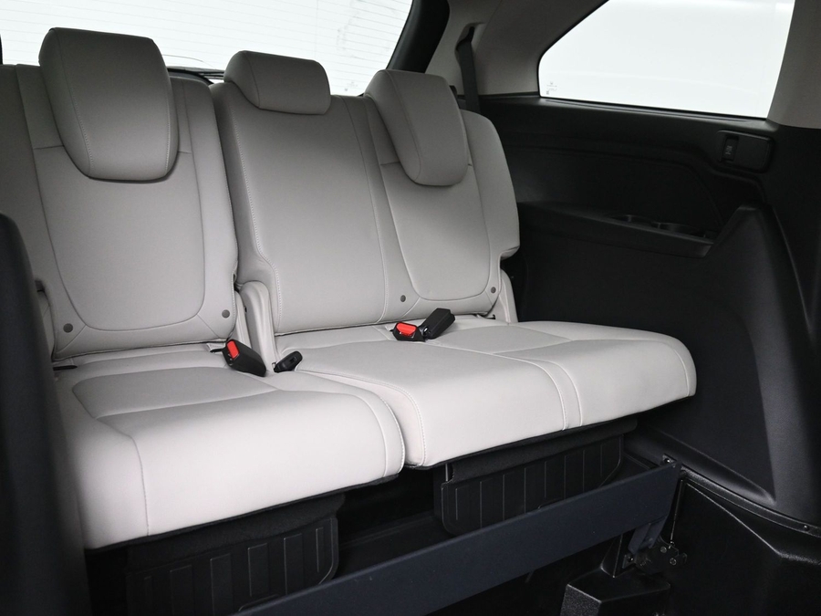 Grey Honda Odyssey image number 9