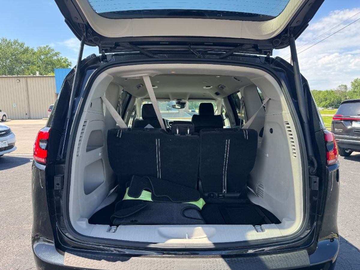 2023 CHRYSLER PACIFICA - Image 13