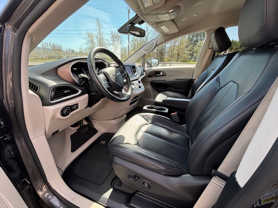 Used 2019 Chrysler Pacifica Touring L - BraunAbility Side Entry Entry Fold Out Automatic Ramp