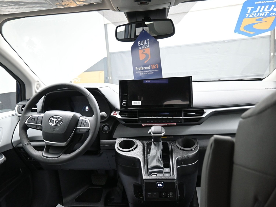 New 2026 Toyota Sienna Hybrid XLE Add - BraunAbility Side Entry Entry Fold Out Automatic Ramp