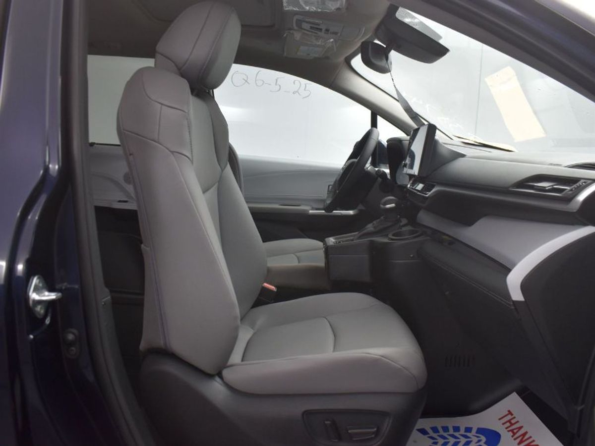 2025 TOYOTA SIENNA - Image 2