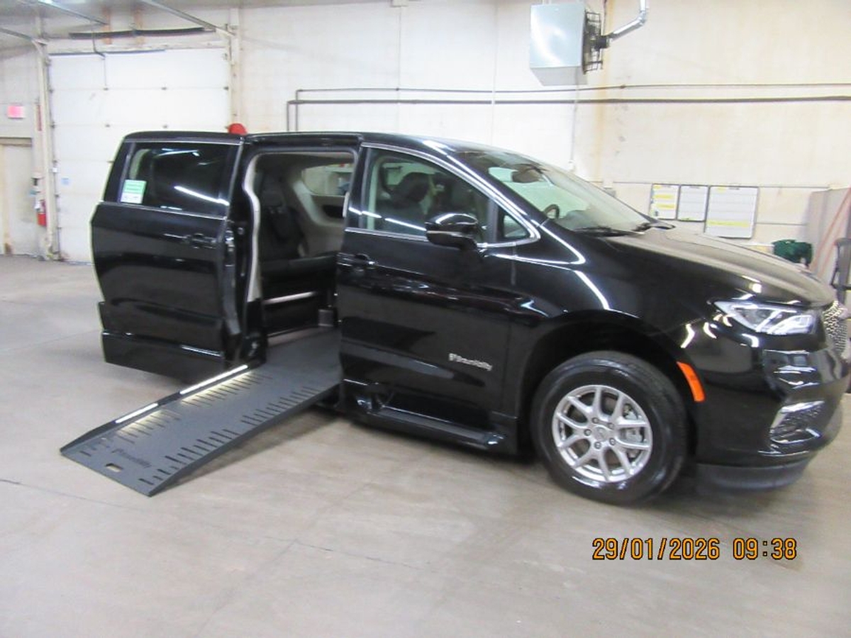 2024 CHRYSLER PACIFICA - Image 19