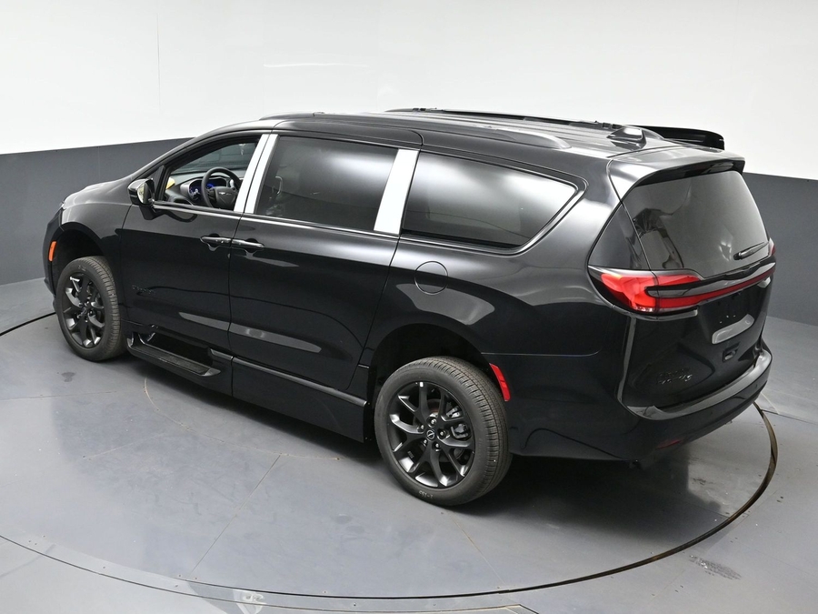 New 2026 Chrysler Pacifica Select Sport - BraunAbility Side Entry Fold Out Automatic Ramp