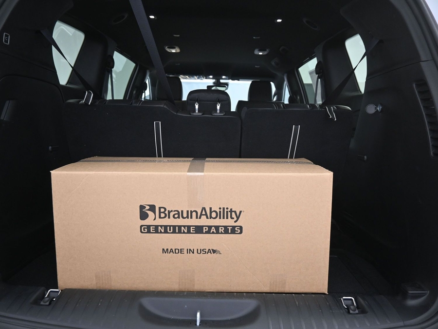 New 2025 Chrysler Pacifica Select Safety - BraunAbility Side Entry Entry Fold Out Automatic Ramp