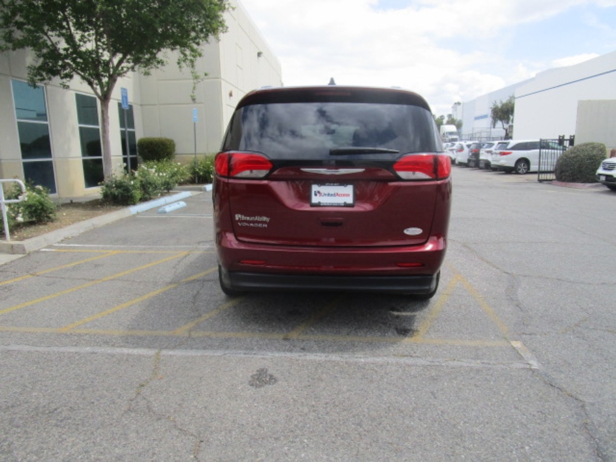 Used 2021 Chrysler Voyager LXi - BraunAbility Side Entry Entry Fold Out Automatic Ramp